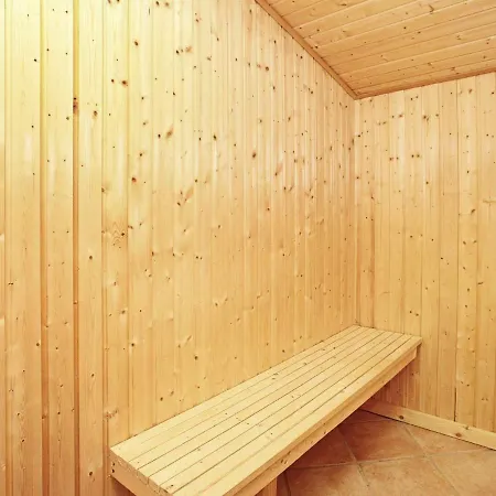 10 Person Holiday In