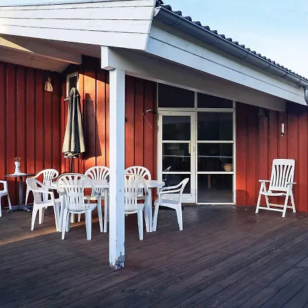 10 Person Holiday In